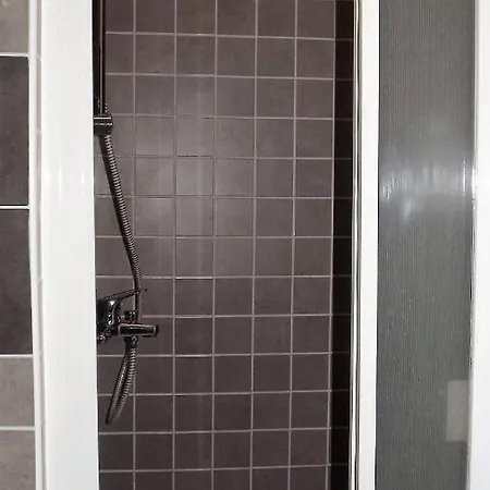 Economy 12 Sleeps 3 Guests 아파트 스플리트