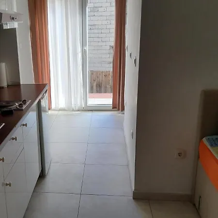 Economy 12 Sleeps 3 Guests 아파트 *
