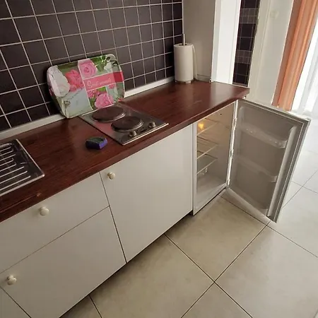 Economy 12 Sleeps 3 Guests 아파트 스플리트