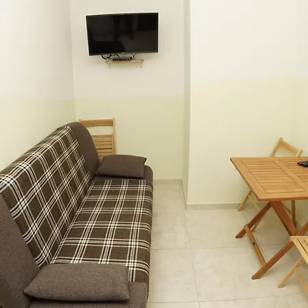 Economy 12 Sleeps 3 Guests * 스플리트