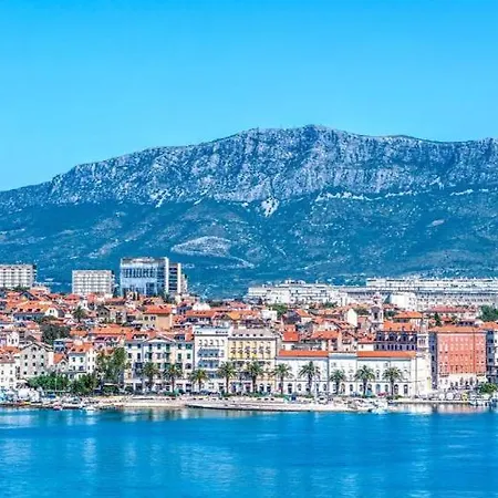 Economy 12 Sleeps 3 Guests Apartment
