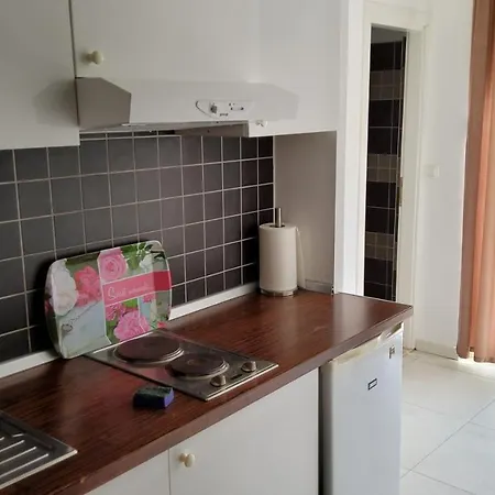Economy 12 Sleeps 3 Guests Apartment *