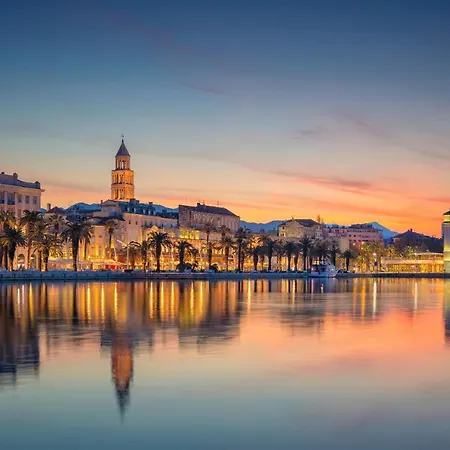Economy 12 Sleeps 3 Guests * Split