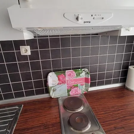 Economy 12 Sleeps 3 Guests Apartment *